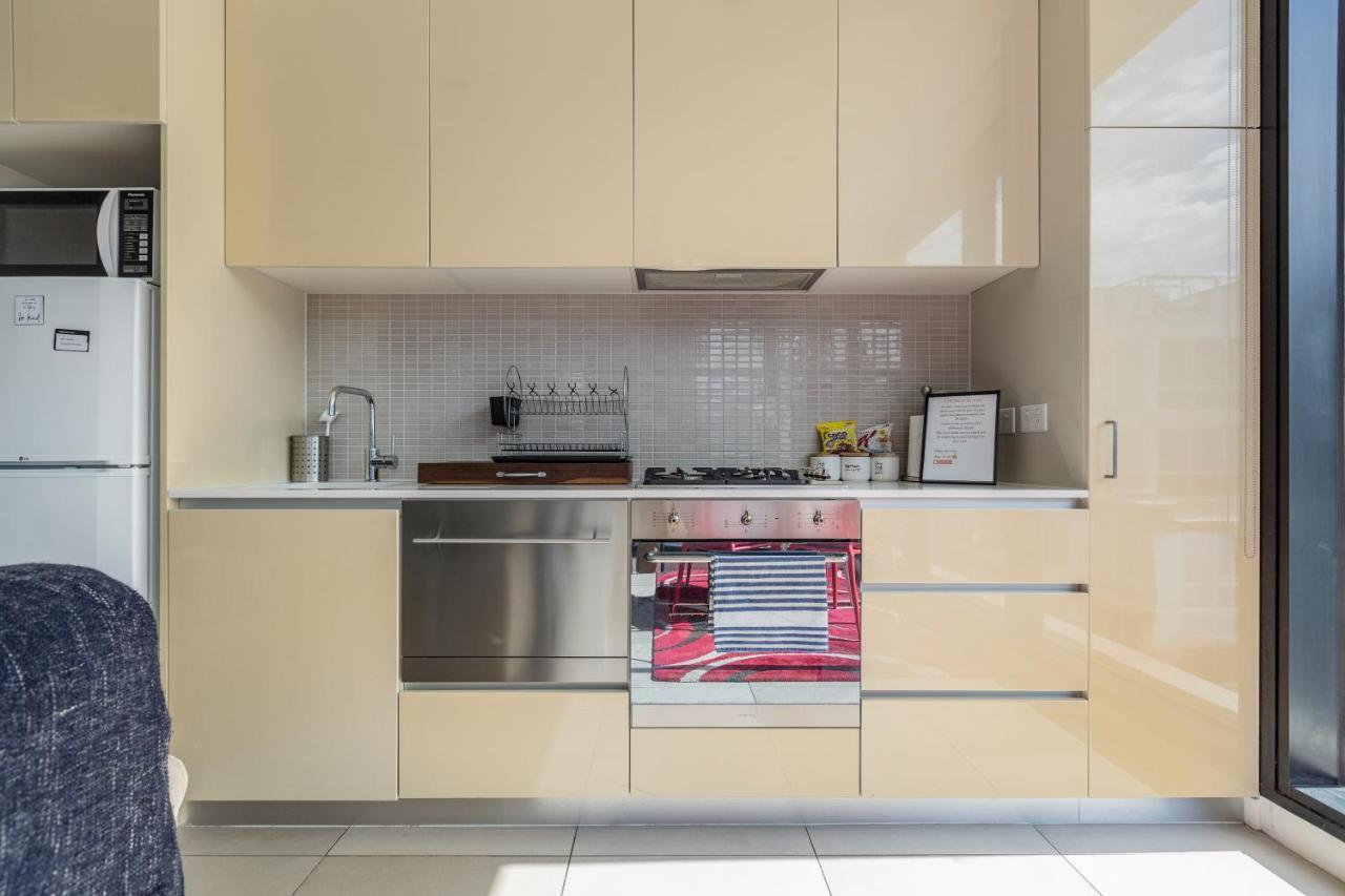 Light, Airy, Spacious Queens Road Apartment 멜번 외부 사진