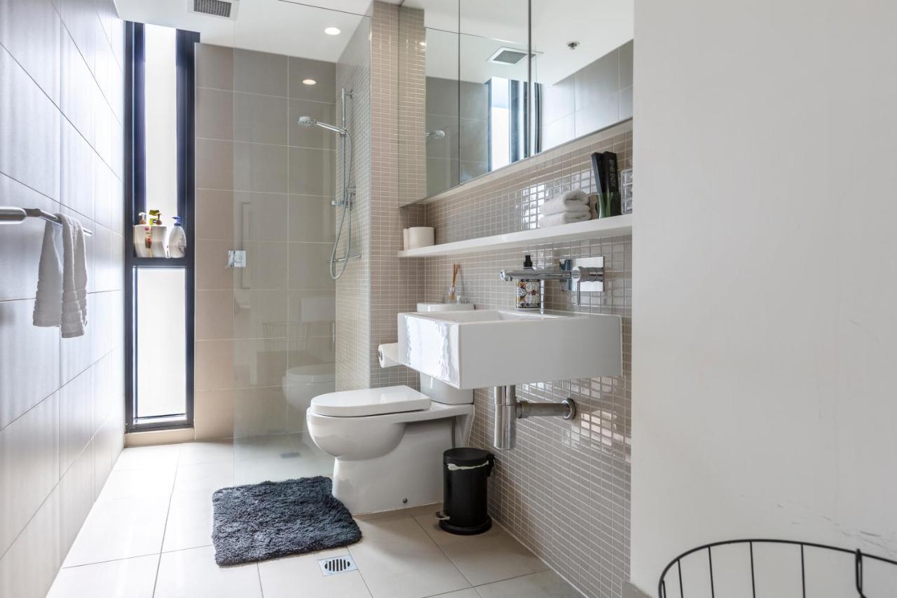 Light, Airy, Spacious Queens Road Apartment 멜번 외부 사진