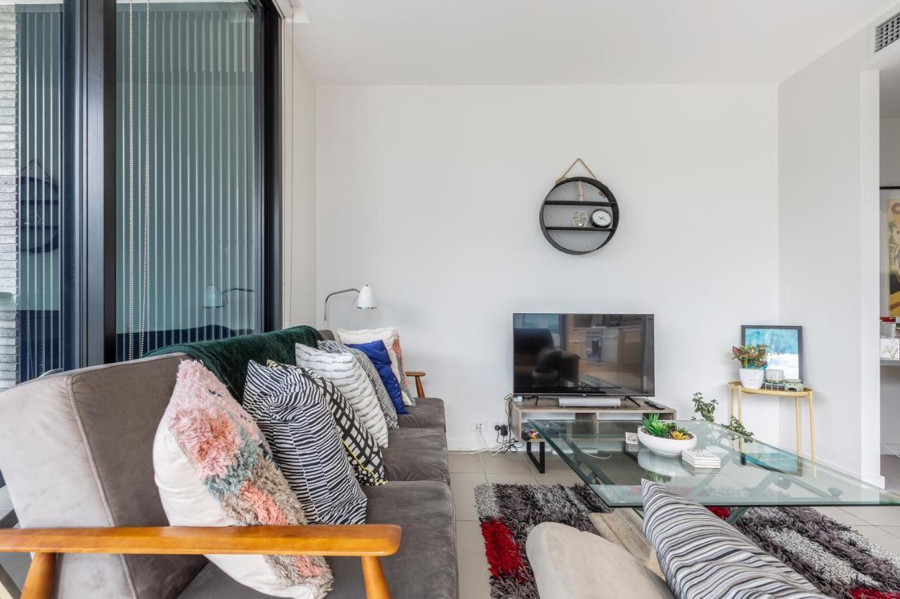 Light, Airy, Spacious Queens Road Apartment 멜번 외부 사진