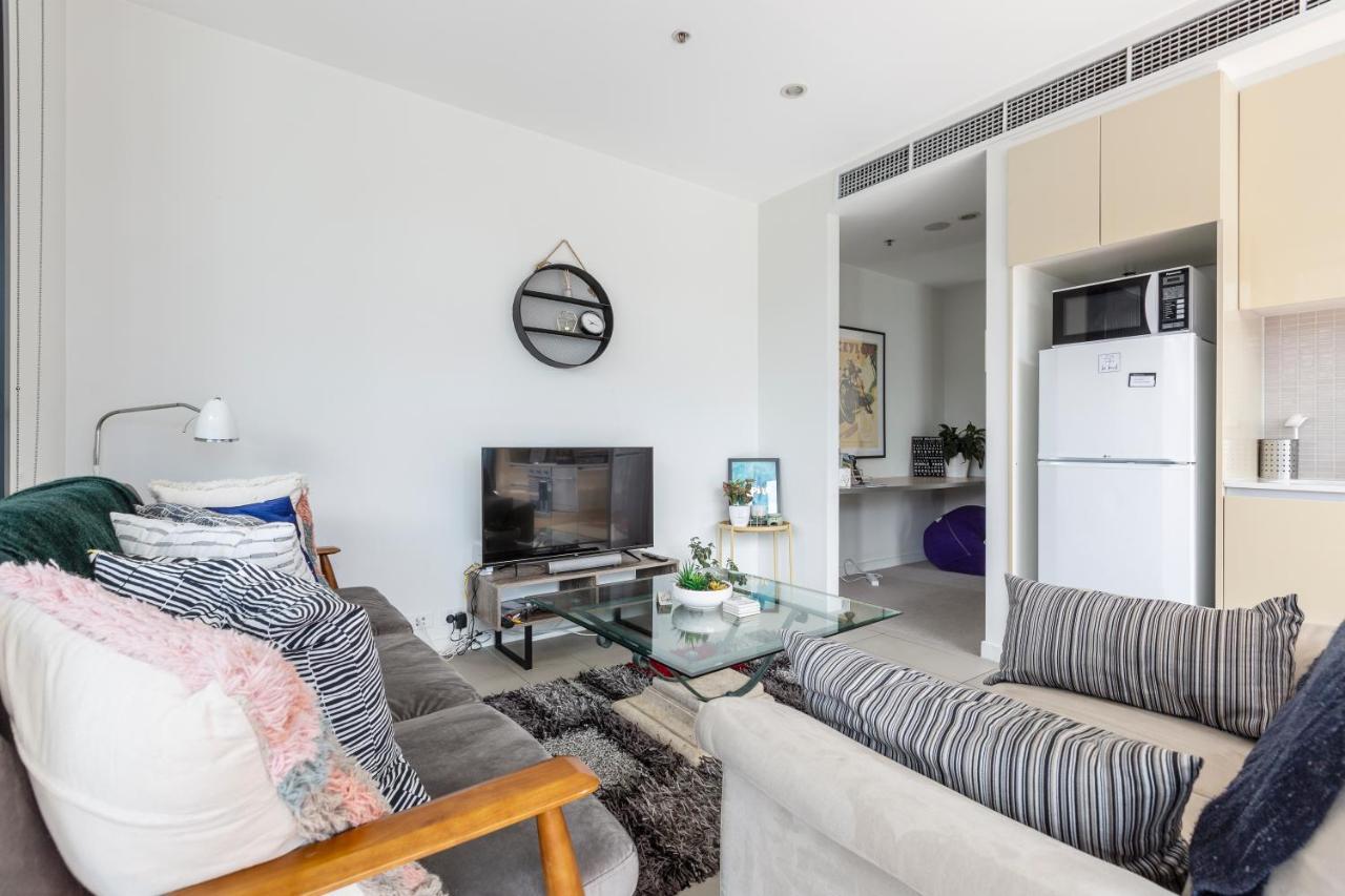 Light, Airy, Spacious Queens Road Apartment 멜번 외부 사진