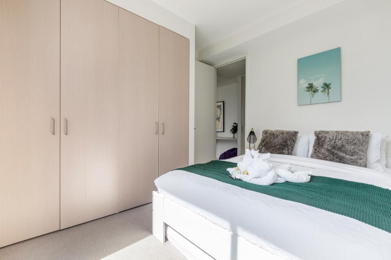 Light, Airy, Spacious Queens Road Apartment 멜번 외부 사진