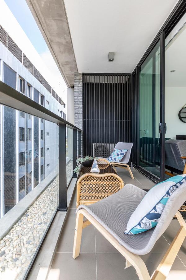 Light, Airy, Spacious Queens Road Apartment 멜번 외부 사진