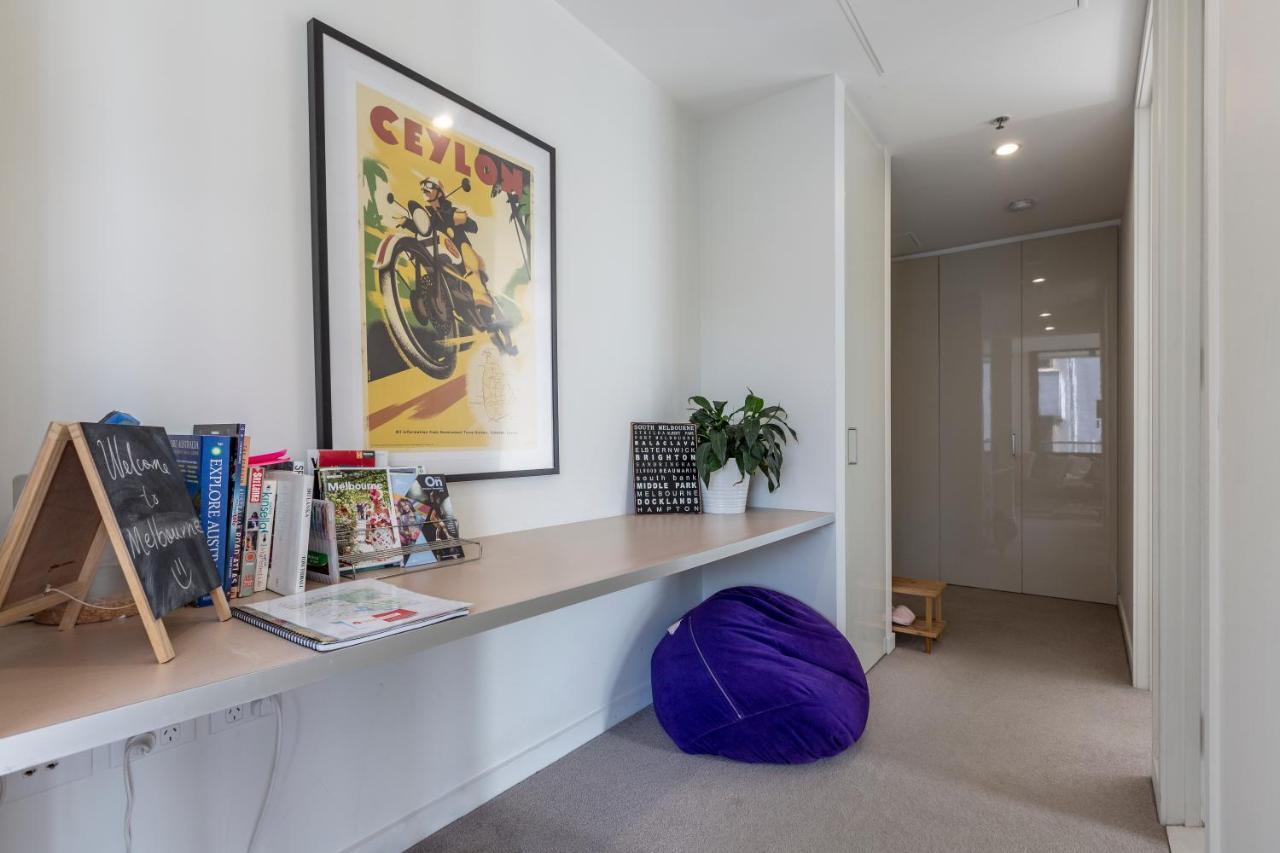 Light, Airy, Spacious Queens Road Apartment 멜번 외부 사진